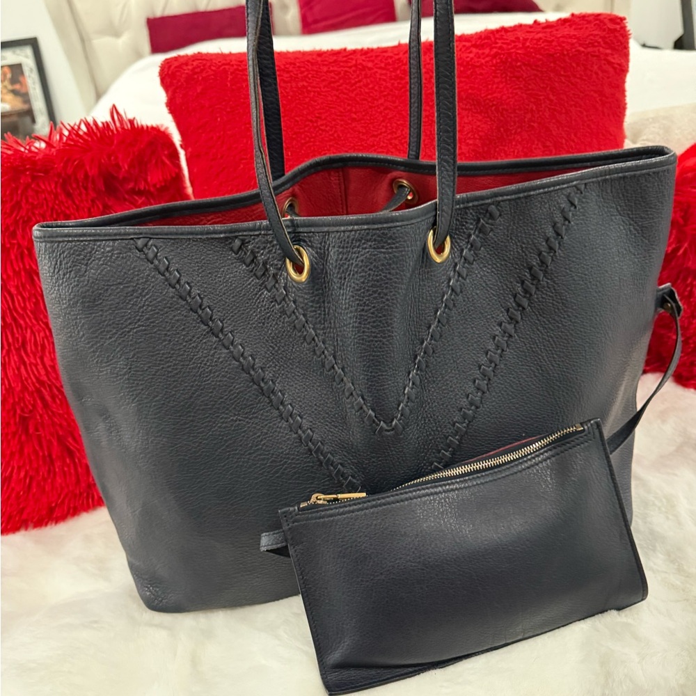 YSL Classic Tote/top handle bag